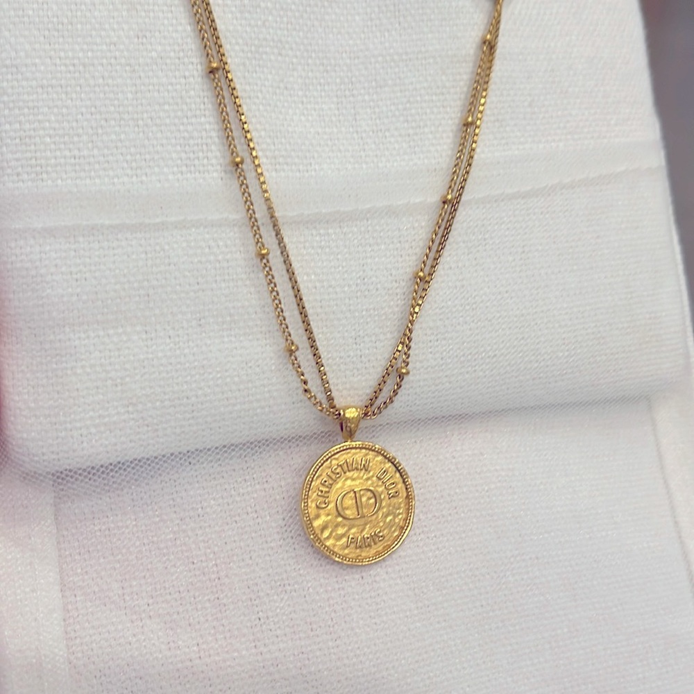Authentic Christian Dior timeless necklace in gold!